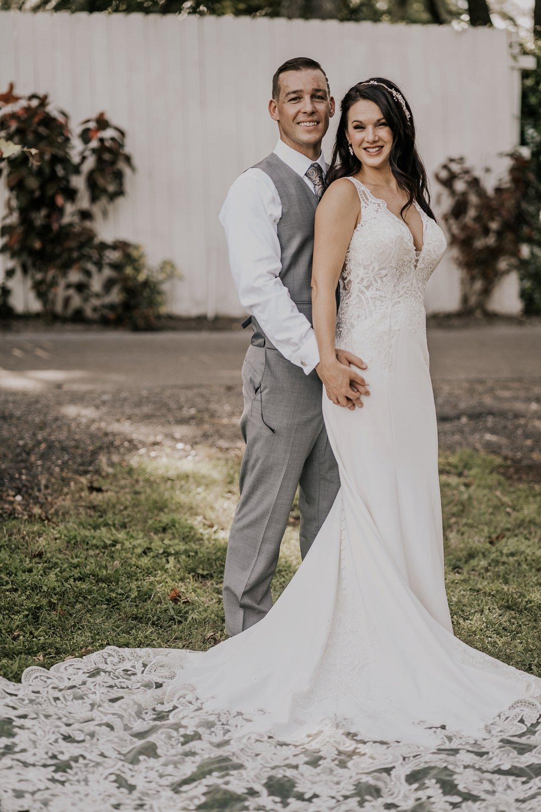 A vintage elegant elopement at Keel and Curly Winery in Plant City by Tampa wedding photographer Tami Keehn.
