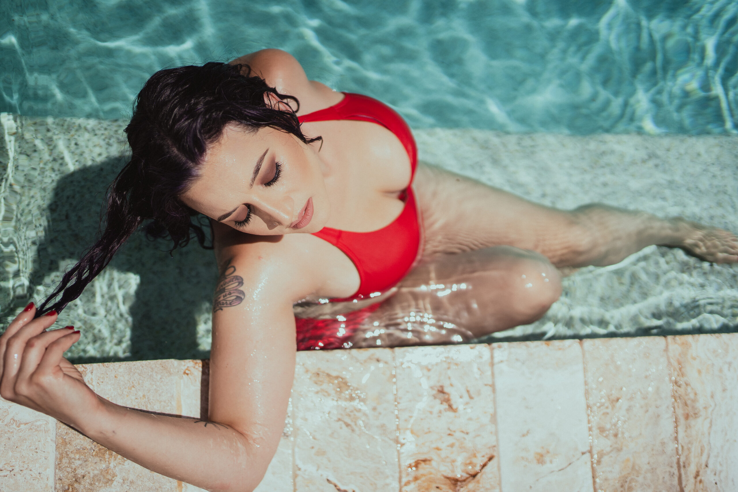 Pool-themed outdoor boudoir shoot with Tampa Florida boudoir photographer Tami Keehn.